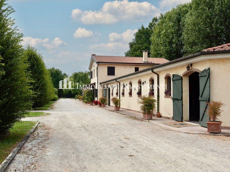 Prestigiosa tenuta equestre con villa alle porte di Padova