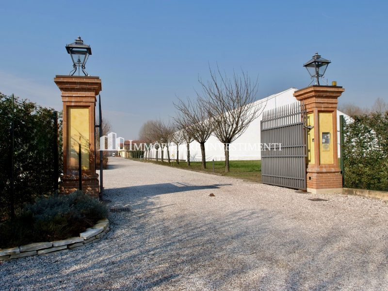 Prestigiosa tenuta equestre con villa alle porte di Padova