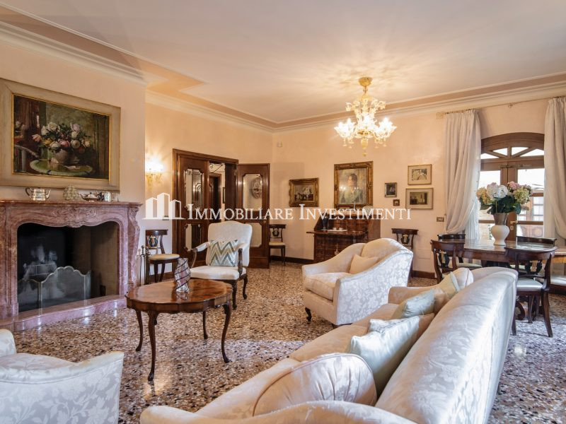 Prestigiosa residenza con parco privato di 5 ettari