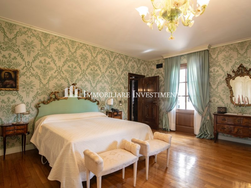 Prestigiosa residenza con parco privato di 5 ettari