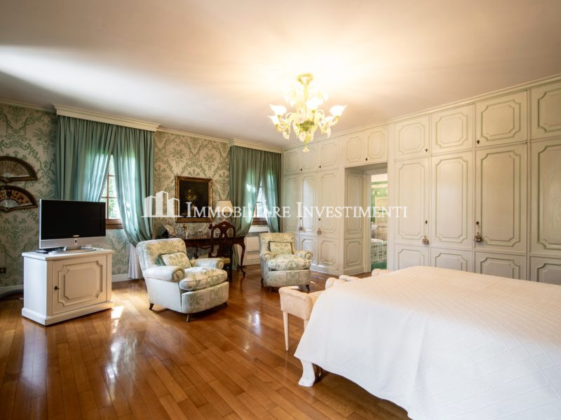 Prestigiosa residenza con parco privato di 5 ettari