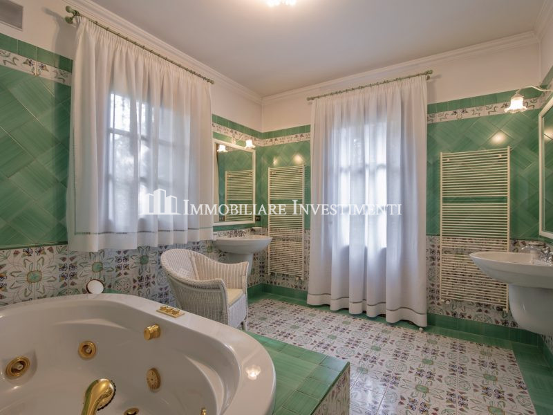 Prestigiosa residenza con parco privato di 5 ettari