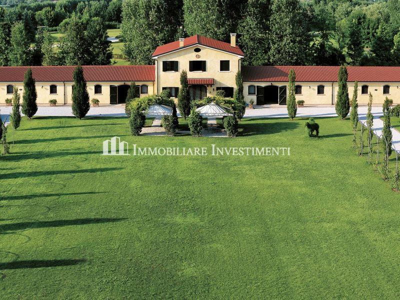 Prestigiosa tenuta equestre con villa alle porte di Padova